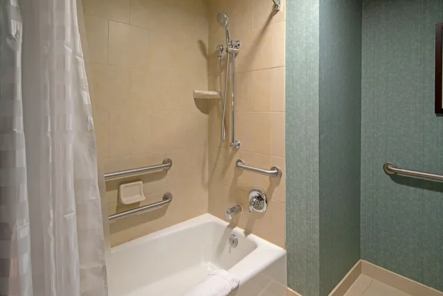غرفة بسريرين كوين مع أريكة في طابق مرتفع، Hyatt Place San Diego/Vista-Carlsbad 5/5