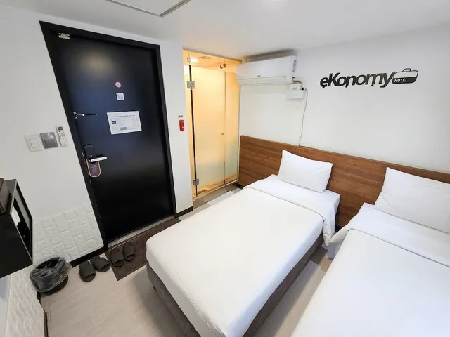 غرفة بسريرين منفصلين، Ekonomy Hotel Myeongdong Premier 9/10