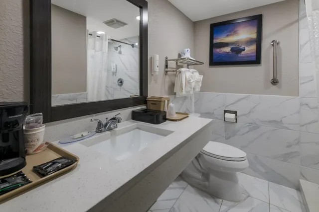 Room, Quadruple, Smoking, Quality Inn & Suites Altamonte Springs Orlando-North 10/10