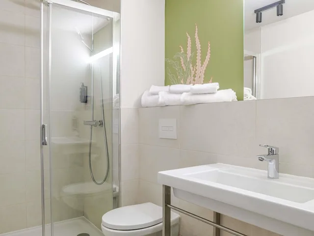غرفة كومفورت بسرير مزدوج بإطلالة على البحيرة، ibis Styles Bordeaux Lac Bruges 10/10