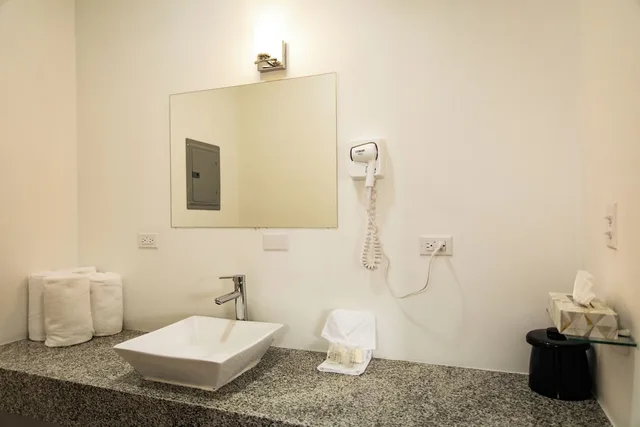 Family Suite, 1 King and 2 Double Beds, Hotel Conquistador Inn By US Consulate 3/4