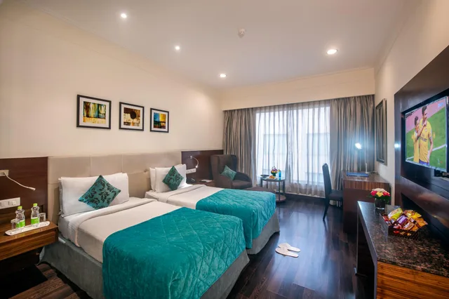 غرفة سوبيريور بسريرين منفصلين، The Golden Palms Hotel Spa Delhi 1/2