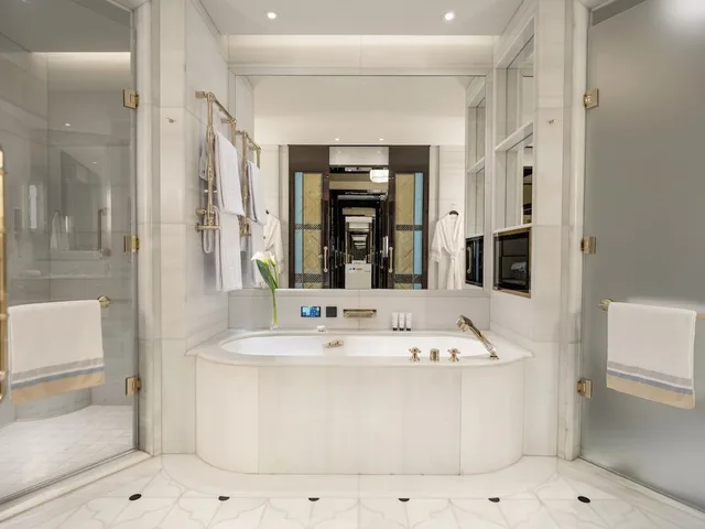 Grand, Bosphorus, Deluxe, 2 Double Beds, The Peninsula Istanbul 5/8