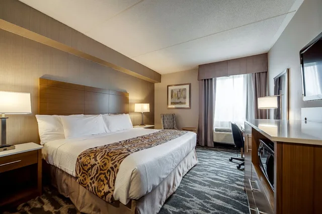 غرفة قياسية بسرير كوين، Monte Carlo Inn Brampton Suites 2/3