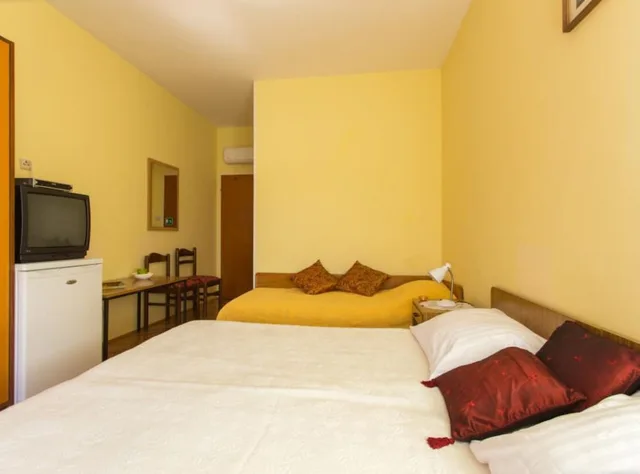 غرفة بسرير كينج بإطلالة على البحر، Villa Malfi 5/10