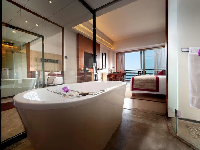 غرفة تنفيذية بسرير كينج بإطلالة على البحر، Pullman Oceanview Sanya Bay Resort and Spa 8/8