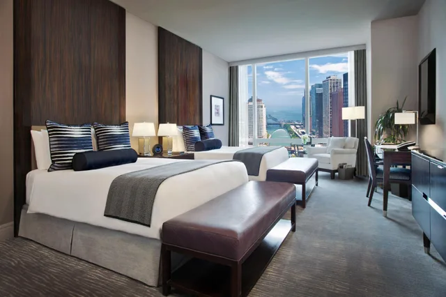 غرفة غراند ديلوكس بسريرين كوين بإطلالة على النهر، Trump International Hotel & Tower Chicago 1/2