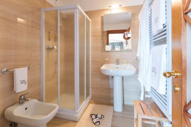 غرفة بسرير مزدوج بشرفة، Hotel Villa Undulna 9/10