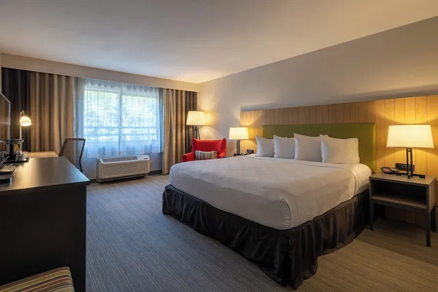 غرفة بسرير كينج يُسمح فيها بالحيوانات الأليفة، Country Inn Suites By Radisson Seattle Bothell Wa 3/10