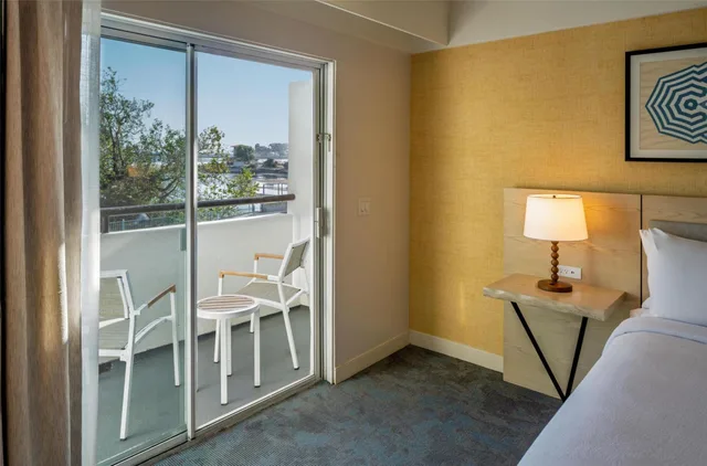 Room, 2 Queen Beds, Coast View, Sofa, Balcony, Accessible، Hilton Garden Inn Dana Point Doheny Beach 3/3