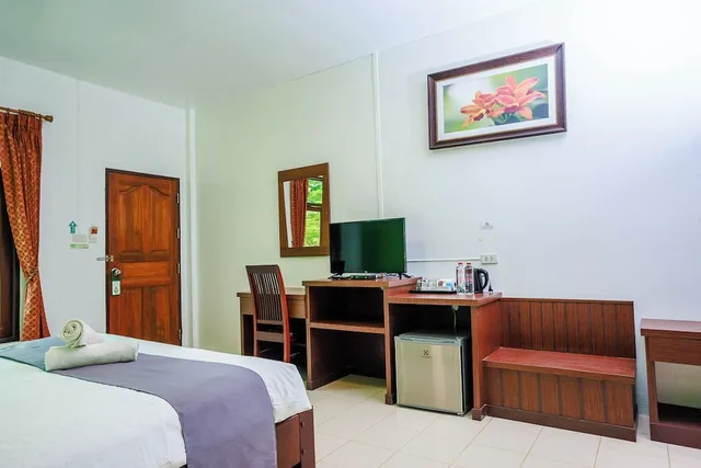 غرفة سوبيريور بسرير كينج بإطلالة على المسبح بشرفة بغرفة نوم واحدة، Ao Nang Baan Suan Resort 6/10