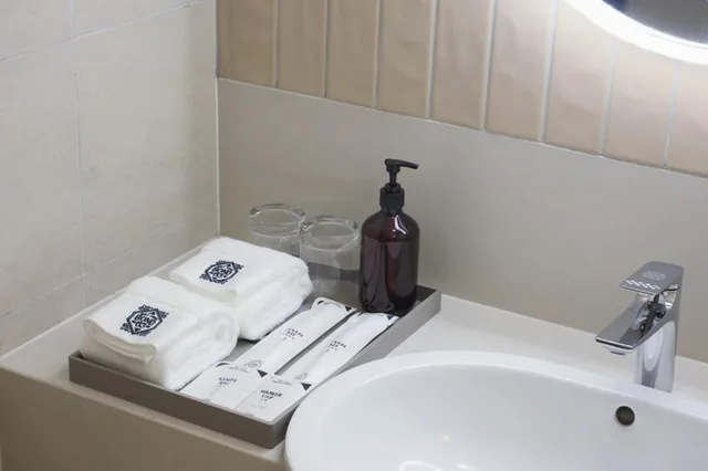 Renovated, Grand, King Bed، Hotel Sixty3 4/4
