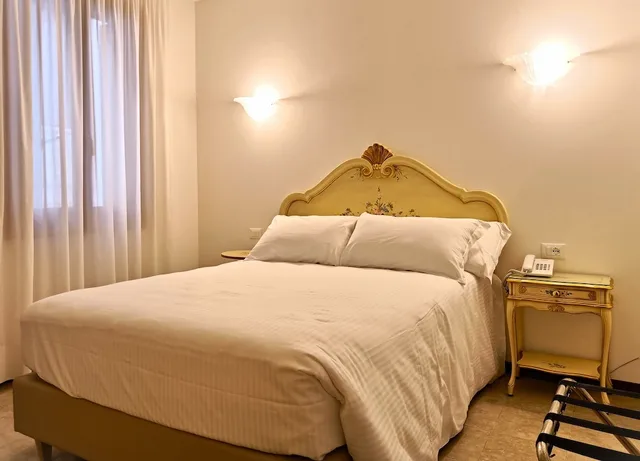 غرفة بسرير مزدوج، Guerrini 5/8
