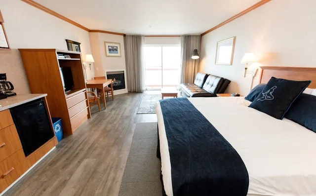 Standard, King Bed, Surftides Lincoln City 3/5