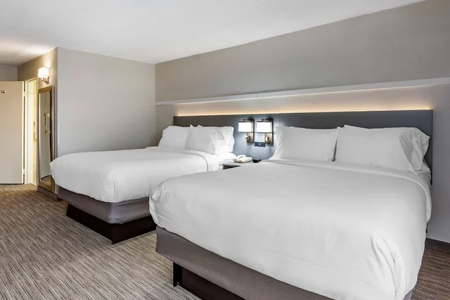 غرفة قياسية بسريرين كوين، Comfort Inn Paramus - Hackensack 2/4