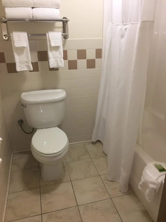 جناح بسرير كينج بغرفة نوم واحدة، Americinn By Wyndham Monmouth 2/4