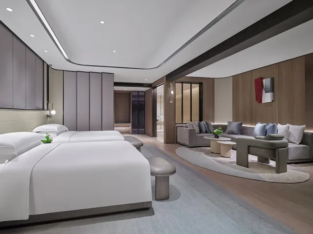 غرفة بريميوم بسريرين مزدوجين، InterContinental Shanghai Harbour City 1/1