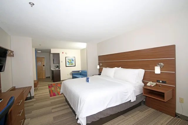 جناح بسرير كينج لذوي الإعاقة، Holiday Inn Express Hotel Suites Greensboro East 1/2