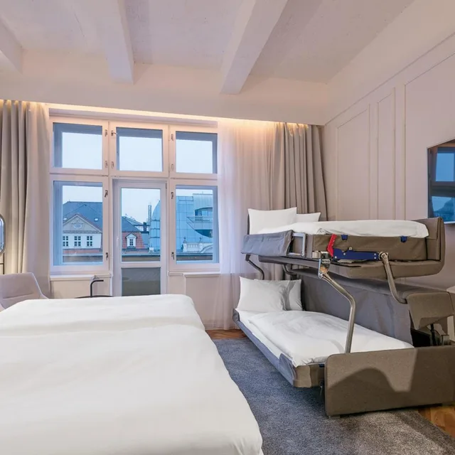 غرفة عائلية بسرير بطابقين بشرفة بجاكوزي، Pytloun Boutique Hotel Prague 1/8