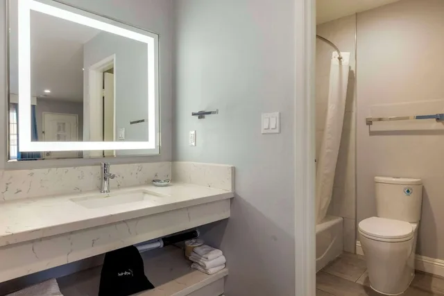 غرفة قياسية بسرير كينج، Best Western Orange Plaza 6/6
