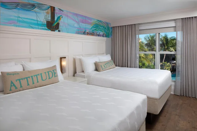 جناح بسريرين كوين مع أريكة، Margaritaville Beach House Key West 1/5