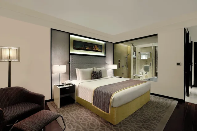 غرفة بريميوم بسرير كينج في طابق مرتفع، Crowne Plaza Pune City Centre 7/10
