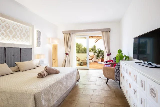 غرفة بسرير كينج بجاكوزي، Corte Bianca - Adults Only & Spa- Bovis Hotels 2/5
