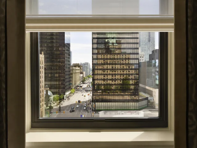 Gallery, Fairmont, Art, King Bed, Square View، Fairmont Hotel Vancouver 2/2