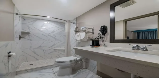 غرفة بسرير كينج للمدخنين، Quality Inn & Suites Altamonte Springs Orlando-North 3/3