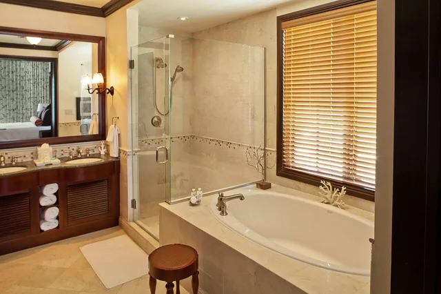 غرفة بسرير كينج بإطلالة على البحر، Scrub Island Resort, Spa & Marina, Autograph Collection 4/4