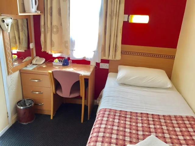 Room, Single, Carlton Hotel 4/8