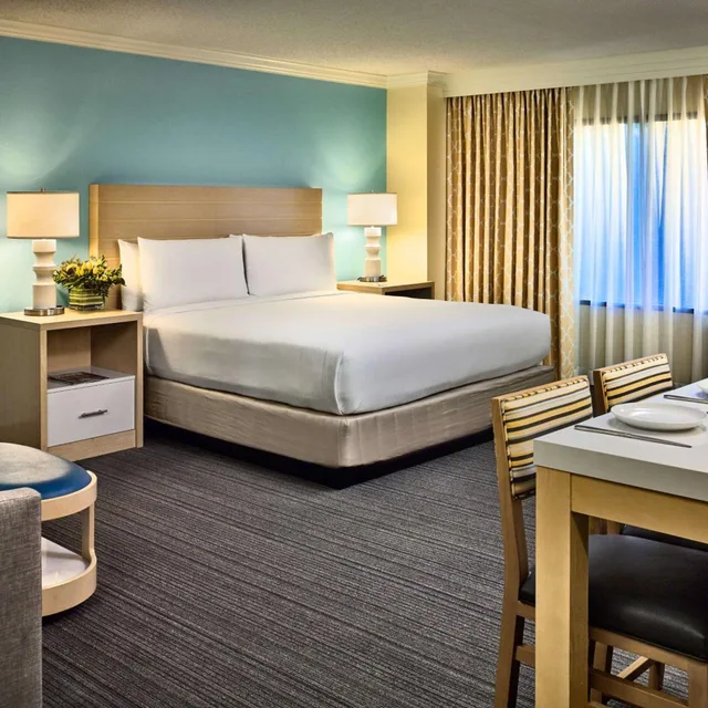 جناح بسرير كينج بغرفة نوم واحدة مع أريكة، Sonesta Es Suites Gwinnett Place Atlanta 1/2