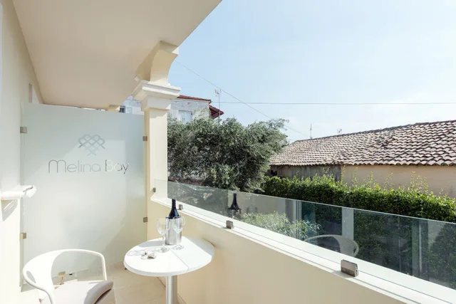 غرفة بسريرين منفصلين بإطلالة على الحديقة، Melina Bay Boutique Hotel 8/8