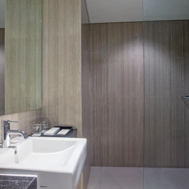 جناح، Swiss-Belinn Timika 4/4