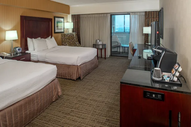 غرفة قياسية بسريرين مزدوجين، Crowne Plaza St. Louis Airport 10/10