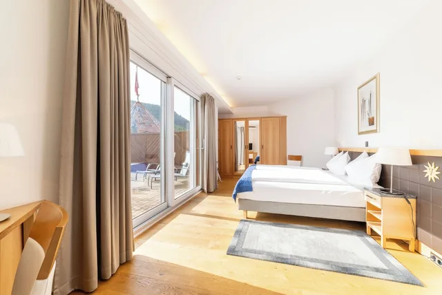 جناح بسرير مزدوج مع أريكة، Turmhotel Victoria 5/10