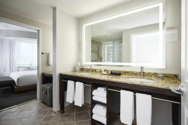 Grand, Suite, King Bed, Den, Accessible, Archer Hotel Falls Church 3/8