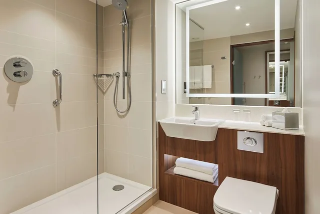 غرفة بسرير كينج، Courtyard by Marriott London City Airport 2/6