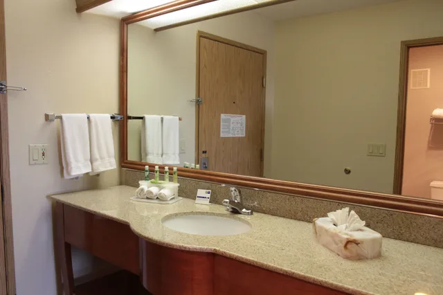غرفة قياسية بسريرين كوين لذوي الإعاقة، Holiday Inn Express Hotel & Suites Corning 5/5
