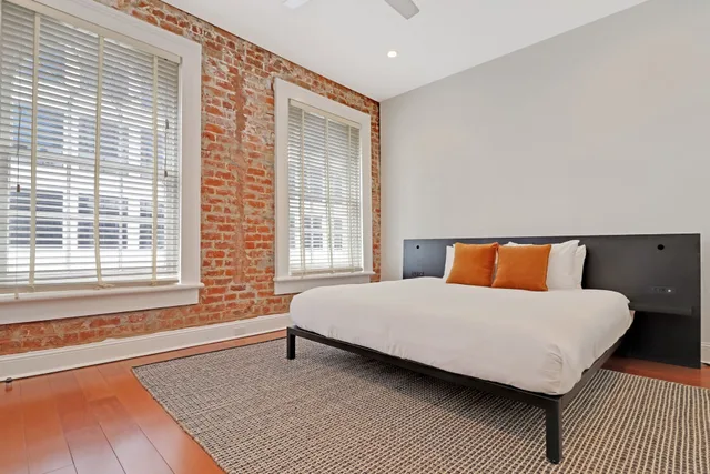 Adjoining, Apartment, 5 King Beds, 4 Queen Beds, 2 Sofa، Factors Row by Sextant 2/10