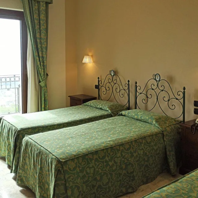 غرفة ثلاثية، Hotel Primavera Dell'etna 3/6