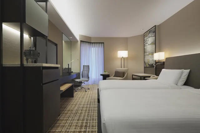 Residence Club Deluxe Room (with Club Lounge Access), New World Millennium Hong Kong 2/10