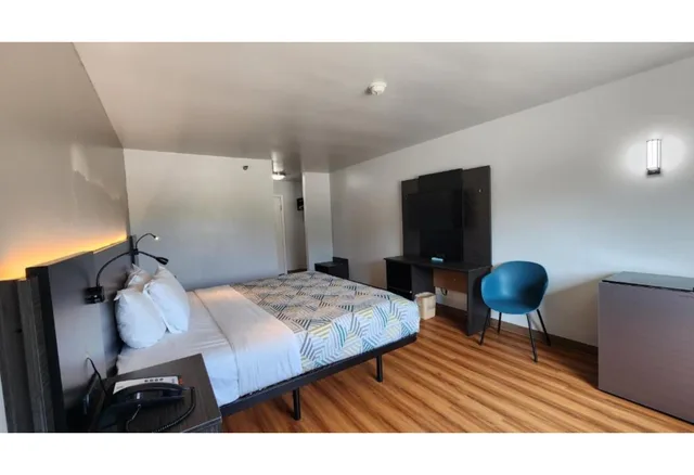 غرفة بسرير كينج للمدخنين، Motel6 Ennis, TX 4/7