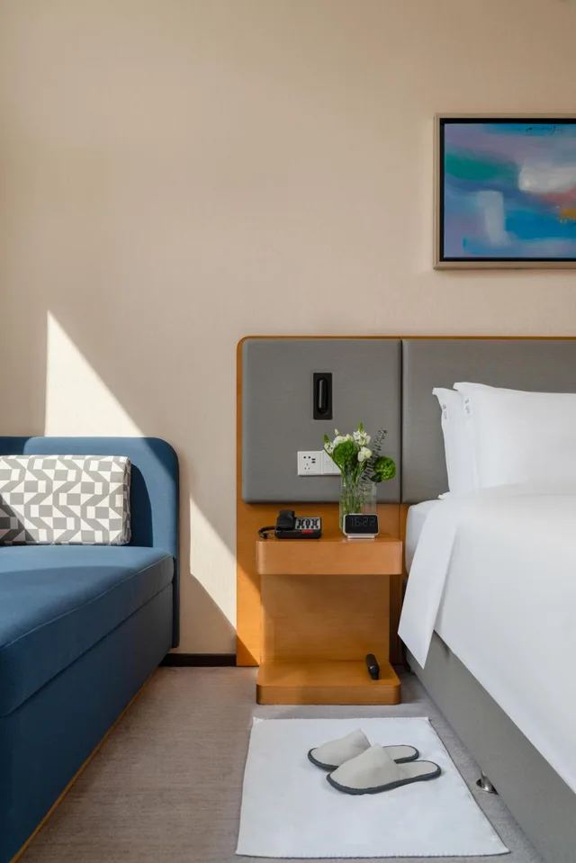 غرفة قياسية بسرير كينج بإطلالة على المدينة في طابق مرتفع، Holiday Inn Express Chengdu Gulou 2/6