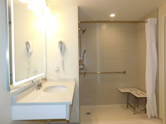 غرفة بسرير كينج لذوي الإعاقة، Days Inn & Suites by Wyndham Kearney 6/7