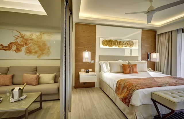 Diamond Club, Family Suite, Luxury, King Bed, Ocean View, Sofa، Royalton Bavaro, An Autograph Collection All Inclusive Resort and Casino 2/4