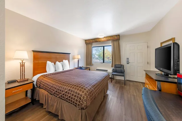 غرفة قياسية بسرير كوين، Rodeway Inn At Nevada State Capitol 1/6