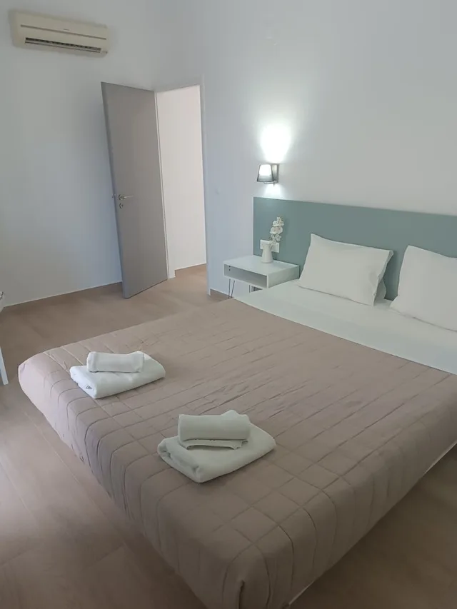 شقة عائلية بسرير كينج وسريرين منفصلين بشرفة بغرفة نوم واحدة، Aestas Apts 2/7