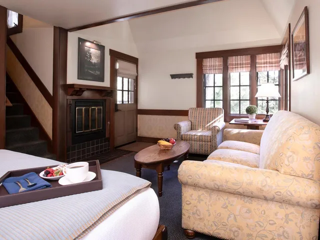 2 Bedrooms, Chalet, 2 Bathrooms, UCLA Lake Arrowhead Lodge 2/6