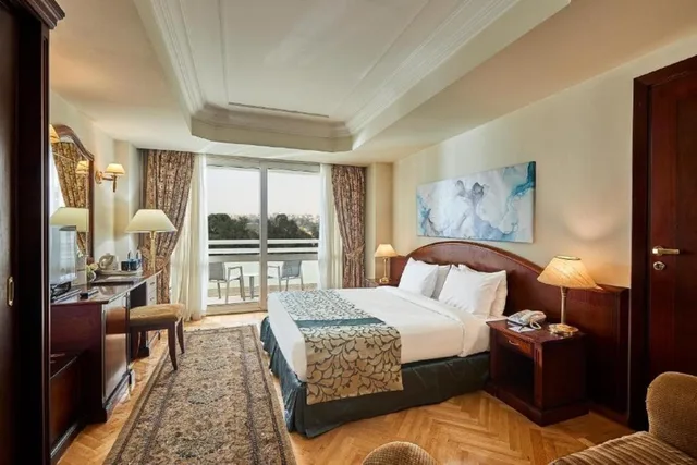 جناح جونيور، Triumph Plaza Hotel 2/2